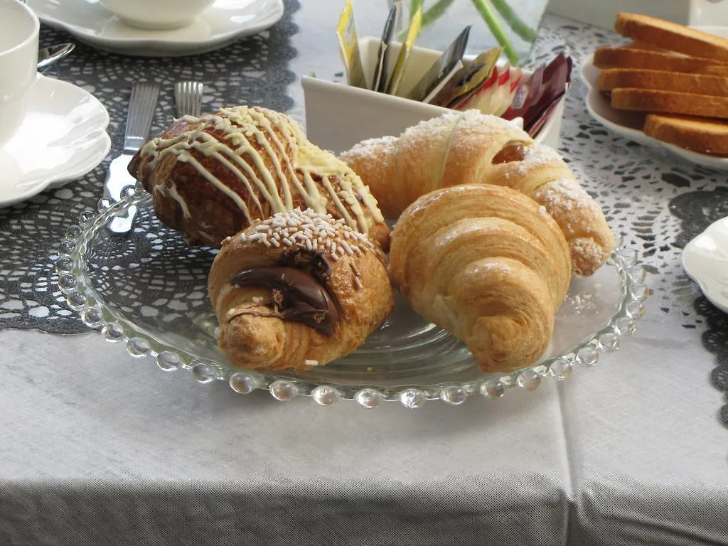 Maison D'Este Bed & Breakfast Casnate Con Bernate Italy
