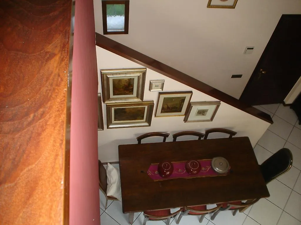 Maison D'Este Bed & Breakfast Casnate Con Bernate Italy