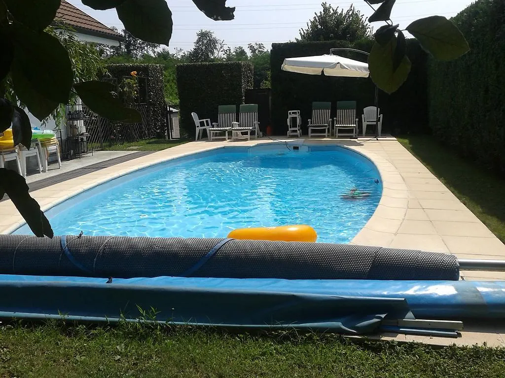 Maison D'Este Bed & Breakfast Casnate Con Bernate 0*,